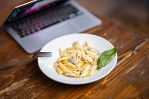6 Expert Tips to Engage Your Audience in a Virtual Lunch and Learn Event