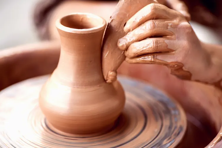 How do you throw on a pottery wheel for beginners?